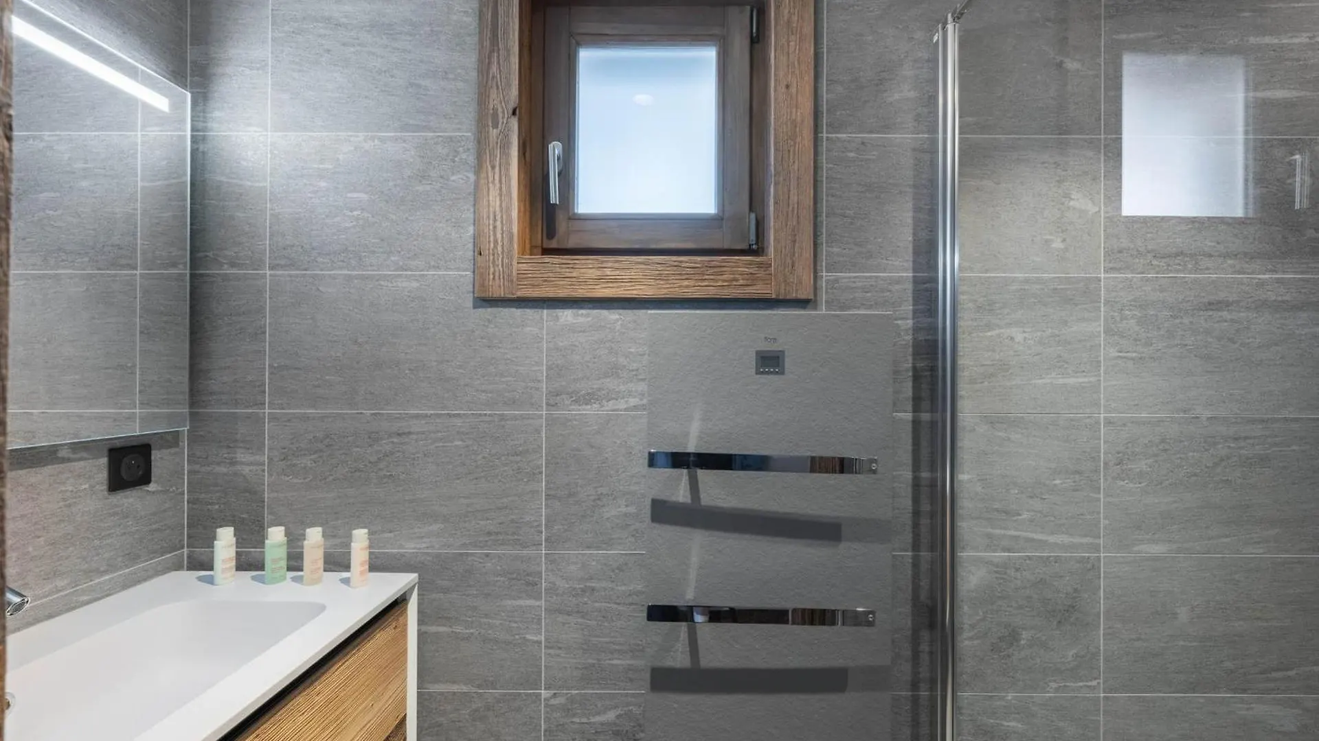 Chalet A Megeve Avec Wellness: 6 Adultes, 4 Enfants, Ascenseur, Terrasse, Cheminee, Acces Sauna/Piscine - Fr-1-569-56